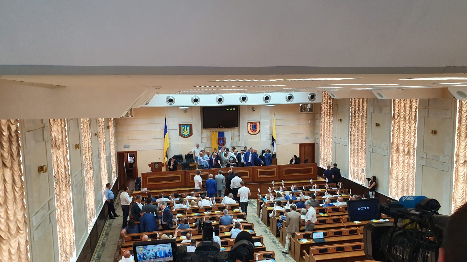 Сессия Одесского облсовета: главу заблокировали и отобрали у него карточку для голосования (прямая трансляция) «фото»