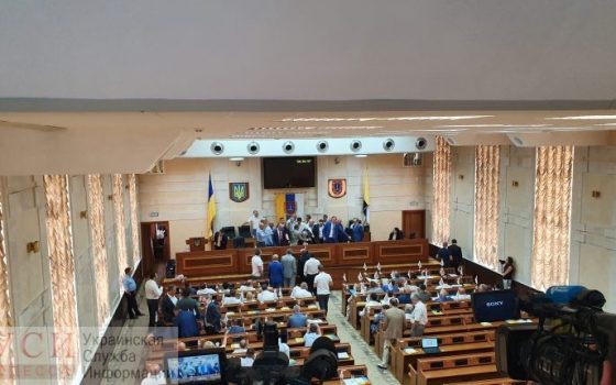 В Одесском облсовете назначали внеочередную сессию и назвали сумму убытков из-за драк депутатов usionline.com В Одесском облсовете назначали внеочередную сессию и назвали сумму убытков из-за драк депутатов «фото»