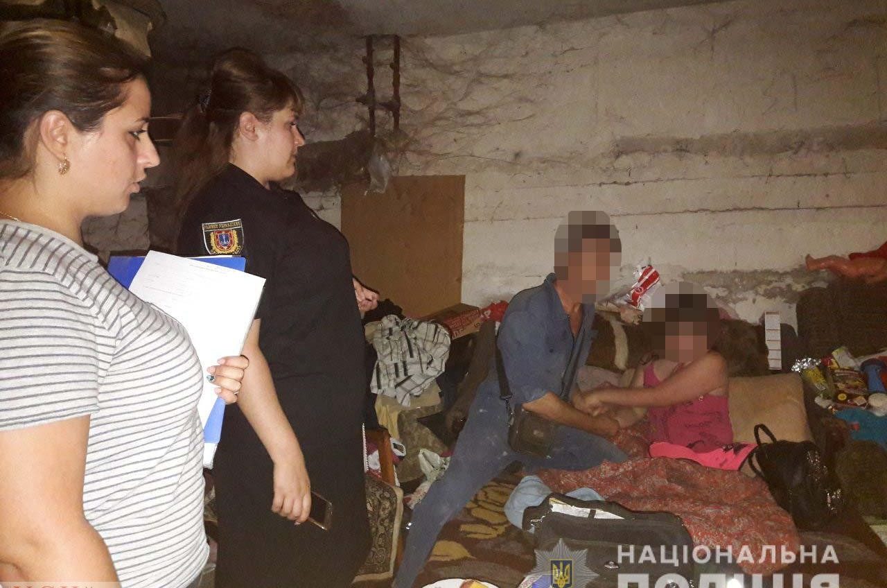 В Измаиле ребенок жил в подвале: девочку отправили в центр психологической реабилитации (фото) «фото»