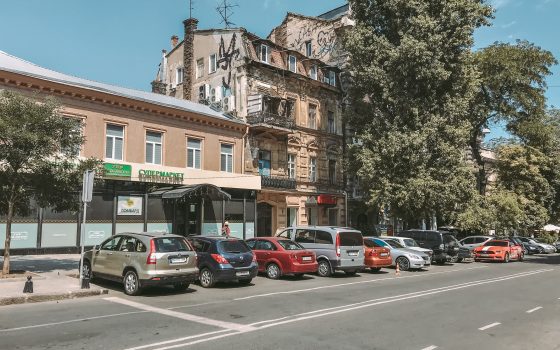 Место бедствия: обшарпанный жилой дом в самом центре Одессы продолжает разрушаться (видео) usionline.com Место бедствия: обшарпанный жилой дом в самом центре Одессы продолжает разрушаться (видео) «фото»
