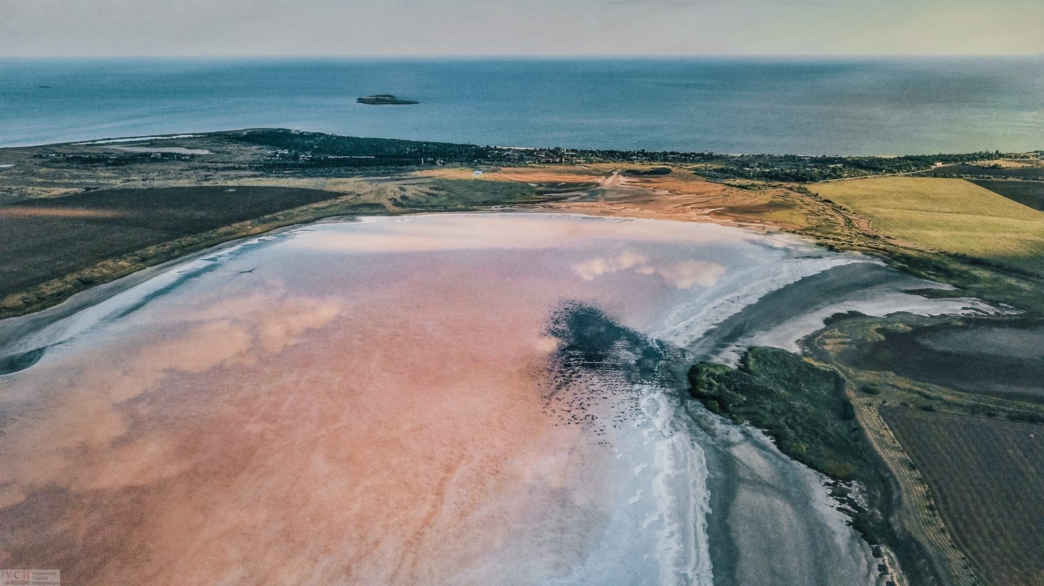 Путешествие к розовому озеру: уникальный водоем в 90 километрах от Одессы (фото) «фото»