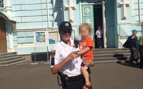 В Одессе нашли двухлетнего мальчика, который гулял по кладбищу «фото»