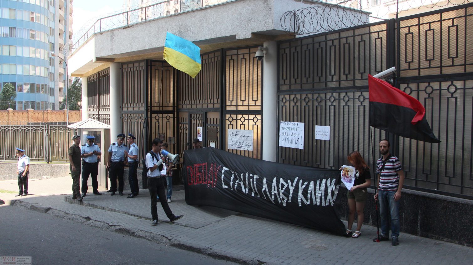 Свободу политзаключенным: одесситы митинговали возле посольства России против незаконных арестов украинцев (фото) «фото»