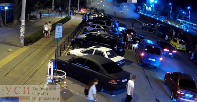 В Одессе на ходу загорелась машина: пассажир и водитель едва успели выскочить (видео) «фото»