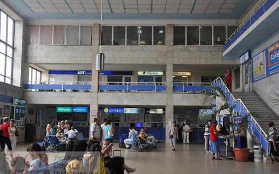 Пассажиров рейса “Одесса-Стамбул” не пустили в самолет после часа ожидания регистрации (видео) «фото»