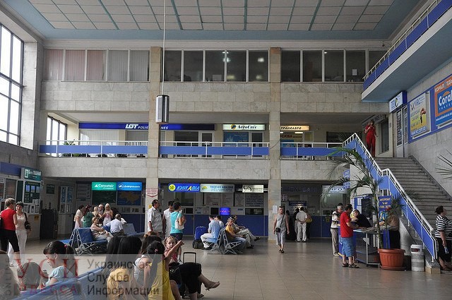 Пассажиров рейса “Одесса-Стамбул” не пустили в самолет после часа ожидания регистрации (видео) «фото»