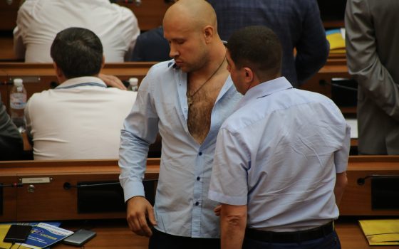 Чем запомнилась сессия Одесского облсовета: 4 драки и 1 увольнение (видео) usionline.com Чем запомнилась сессия Одесского облсовета: 4 драки и 1 увольнение (видео) «фото»