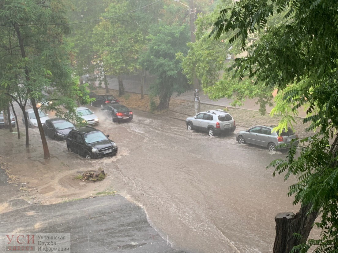 В Одессе непогода: улицы и тротуары затопило, а машины “поплыли” (фото, видео) ОБНОВЛЕНО «фото»