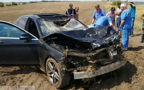 Автомобиль врезался в фруктовый базарчик у Киевской трассы: два человека погибли (фото) «фото»
