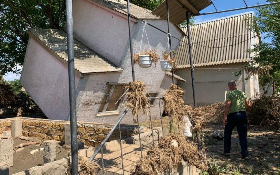 Буря в Одесской области: перевернутые дома и сотни разлагающихся животных (фото) «фото»