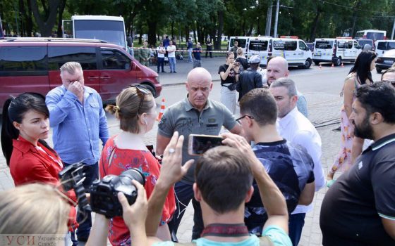 Труханов предлагает опечатать торговый центр на Греческой, который, как и “Токио-Стар”, принадлежит Черному usionline.com Труханов предлагает опечатать торговый центр на Греческой, который, как и “Токио-Стар”, принадлежит Черному «фото»