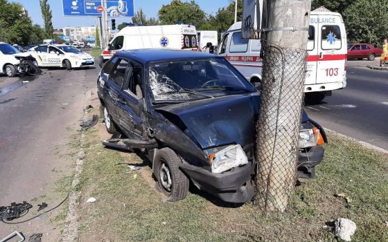 Авария на Южной дороге: иномарка пролетела на красный, протаранив жигули. В салоне находились дети usionline.com Авария на Южной дороге: иномарка пролетела на красный, протаранив жигули. В салоне находились дети «фото»