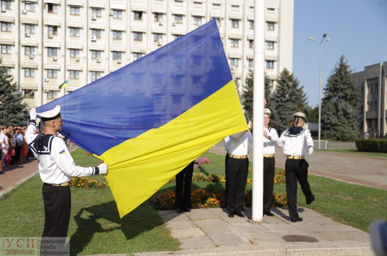 В Одессе торжественно подняли флаг Украины (фото) «фото»