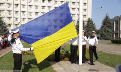 В Одессе торжественно подняли флаг Украины (фото) «фото»