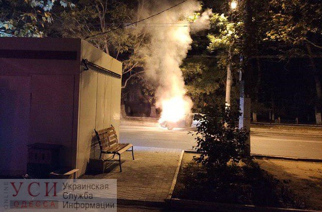 На Таирова горит автомобиль (фото) «фото»