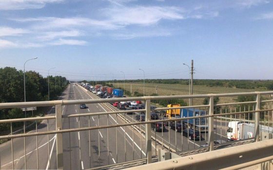 На Киевской трассе возле Хаджибейского лимана образовалась километровая пробка (фото, видео) «фото»