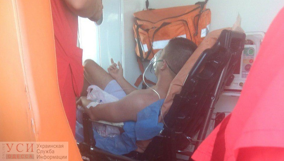 Успели: в Одессе спасатели вернули к жизни парня, едва не утонувшего в море «фото»