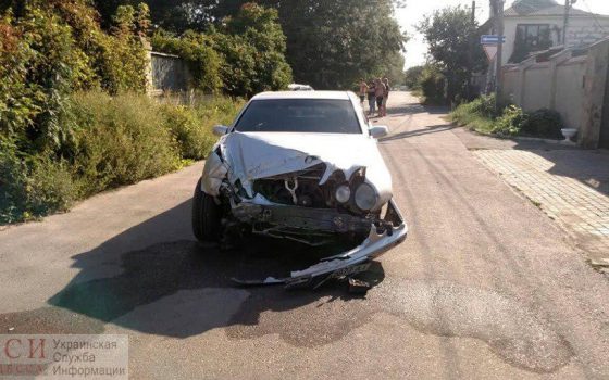 На Ленпоселке такси влетело в другое авто: госпитализирован таксист (фото) «фото»