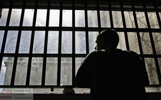За сутенерство и взятки Малиновский суд отправил мужчину в тюрьму на 3 года «фото»