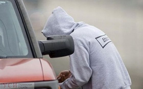 В центре Одессы на глазах у очевидцев ограбили авто (видеофакт) usionline.com В центре Одессы на глазах у очевидцев ограбили авто (видеофакт) «фото»
