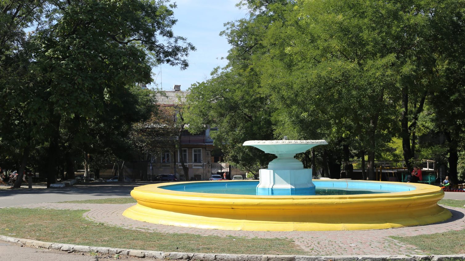 В парке Шевченко сломали фонтан: вор выкрутил 12 форсунок (фото) «фото»