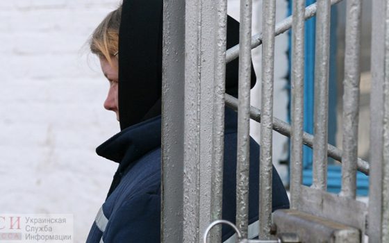 Замотала в пакет и оставила умирать: под Одессой на два года осудили многодетную мать «фото»