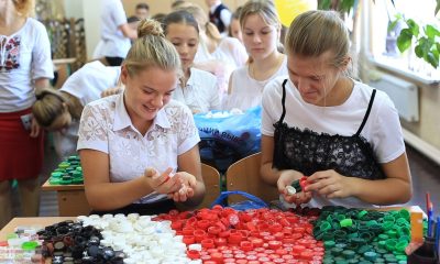 Эко – рекордсмены: в селе под Одессой дети хотят установить мировой рекорд и создают гигантскую инсталляцию из пластика (видео) «фото»