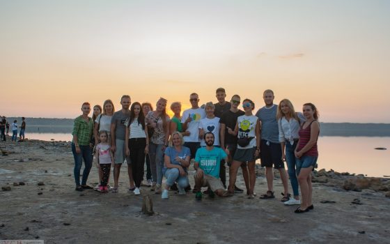 Одесситы снова выехали на уборку Куяльника: вывозить мусор мешал работник санатория (фото) «фото»