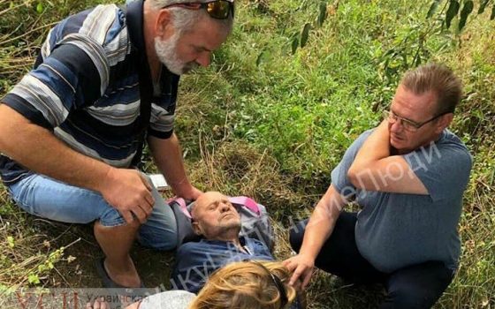 Спустя неделю активных поисков волонтеры нашли пропавшего пожилого жителя Теплодара без памяти – мужчина в коме (фото, видео) «фото»