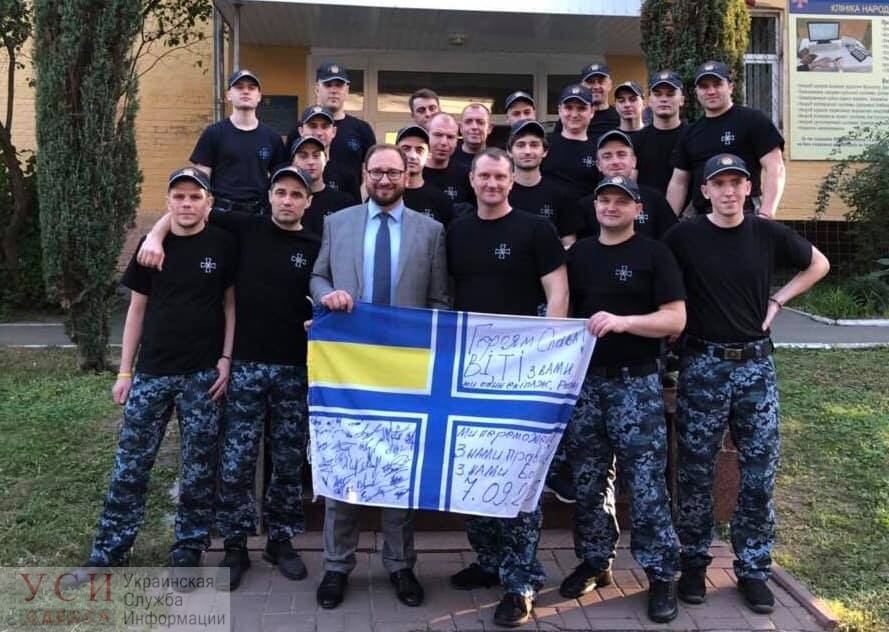 Вернувшиеся из плена моряки собрали деньги осужденному российскому оппозиционеру Котову, который их поддерживал в СИЗО «фото»