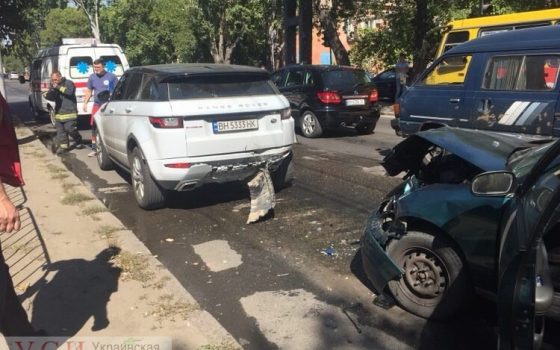На поселке Котовского иномарка влетела в авто и загорелась – виновник ДТП в больнице (фото) «фото»