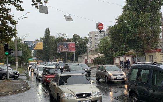 Одесса застыла в пробках из-за дождя и учений (фото, карта) «фото»