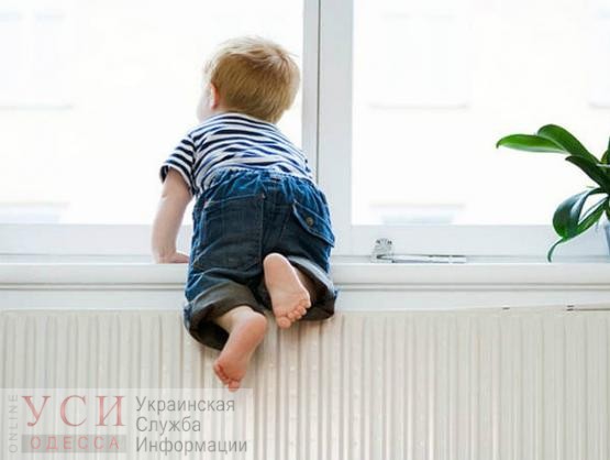 Двухлетний ребенок погиб, выпав из окна многоэтажки в Черноморске «фото»