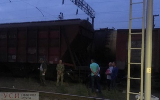 Мальчик получил смертельный разряд током, когда перелазил через вагон в Малиновском районе «фото»