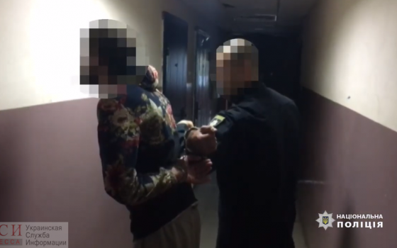 В Одессе мужчина взял в заложницы свою жену и ее беременную подругу и требовал 3 тысячи долларов (видео) usionline.com В Одессе мужчина взял в заложницы свою жену и ее беременную подругу и требовал 3 тысячи долларов (видео) «фото»