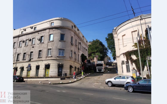 Ланжероновский спуск закрыли для пешеходов из-за строительных работ «фото»