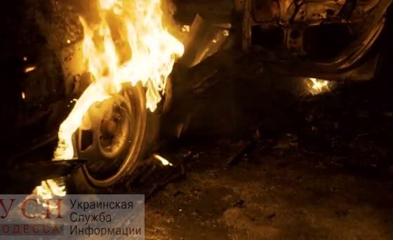 На рассвете на Военном спуске горели два автомобиля (фото) «фото»