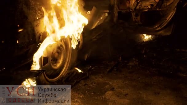 На рассвете на Военном спуске горели два автомобиля (фото) «фото»