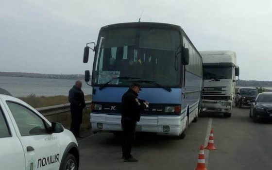 Под Одессой грузовик протаранил автобус с туристами: никто не пострадал usionline.com Под Одессой грузовик протаранил автобус с туристами: никто не пострадал «фото»