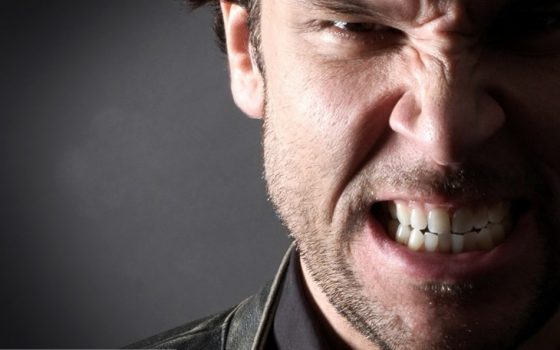 Пять лет тюрьмы грозит мужчине, который покусал за руку нацгвардейца «фото»