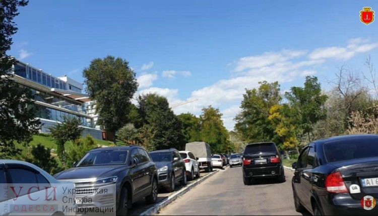В Одесском горсовете объявили рейд на нарушителей правил парковки на 13-й Фонтана «фото»