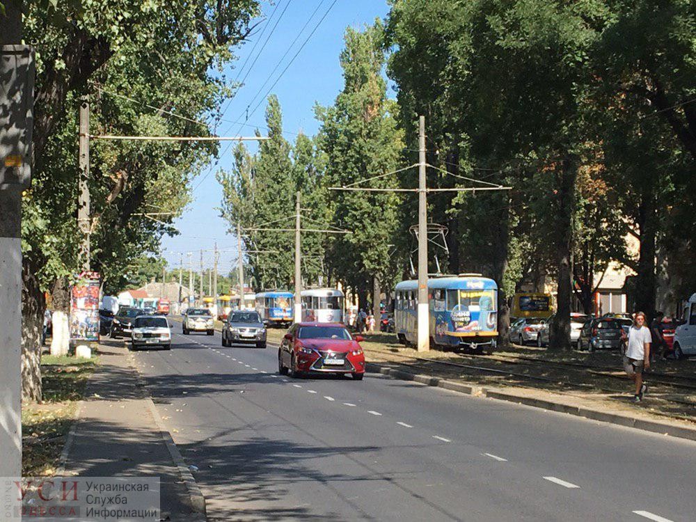 В Одессе остановились трамваи на Люстдорфской дороге из-за ДТП «фото»