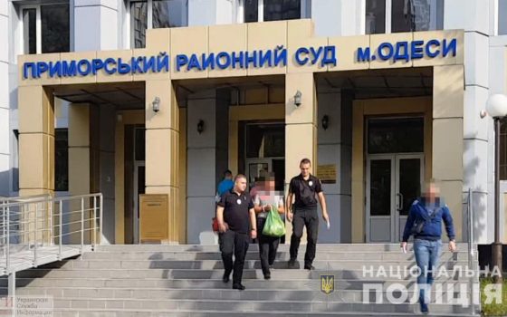 Полиция задержала мужчину, который подрезал прохожего ножом и попытался скрыться (видео) «фото»