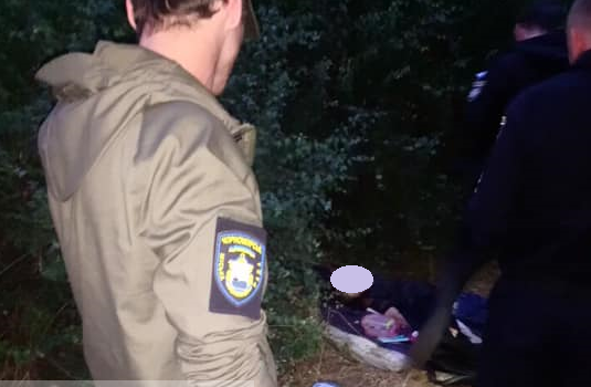 В Черноморске за гаражами нашли труп мужчины: тело обнаружили вблизи детского сада (фото) «фото»
