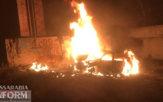 Сгорели заживо: под Килией в результате ДТП взорвался автомобиль с двумя людьми (фото, видео) usionline.com Сгорели заживо: под Килией в результате ДТП взорвался автомобиль с двумя людьми (фото, видео) «фото»