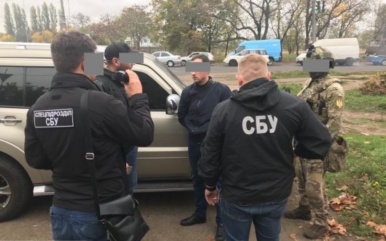 СБУ задержала на взятке чиновника Одесского горсовета: за 3 тысячи от обещал остановить демонтаж торгового объекта (фото) «фото»