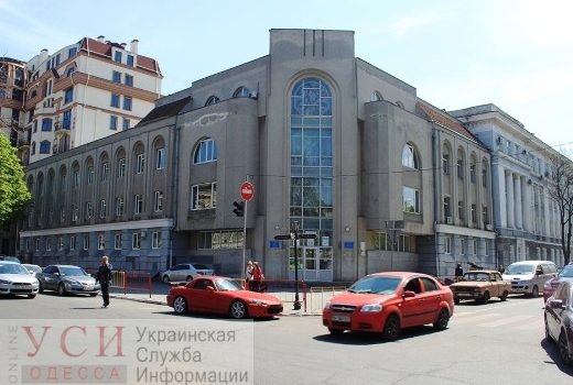 Ложная тревога: в одесской гимназии каждый месяц требуют деньги на зарплату учителям, – горсовет опроверг обвинения «фото»