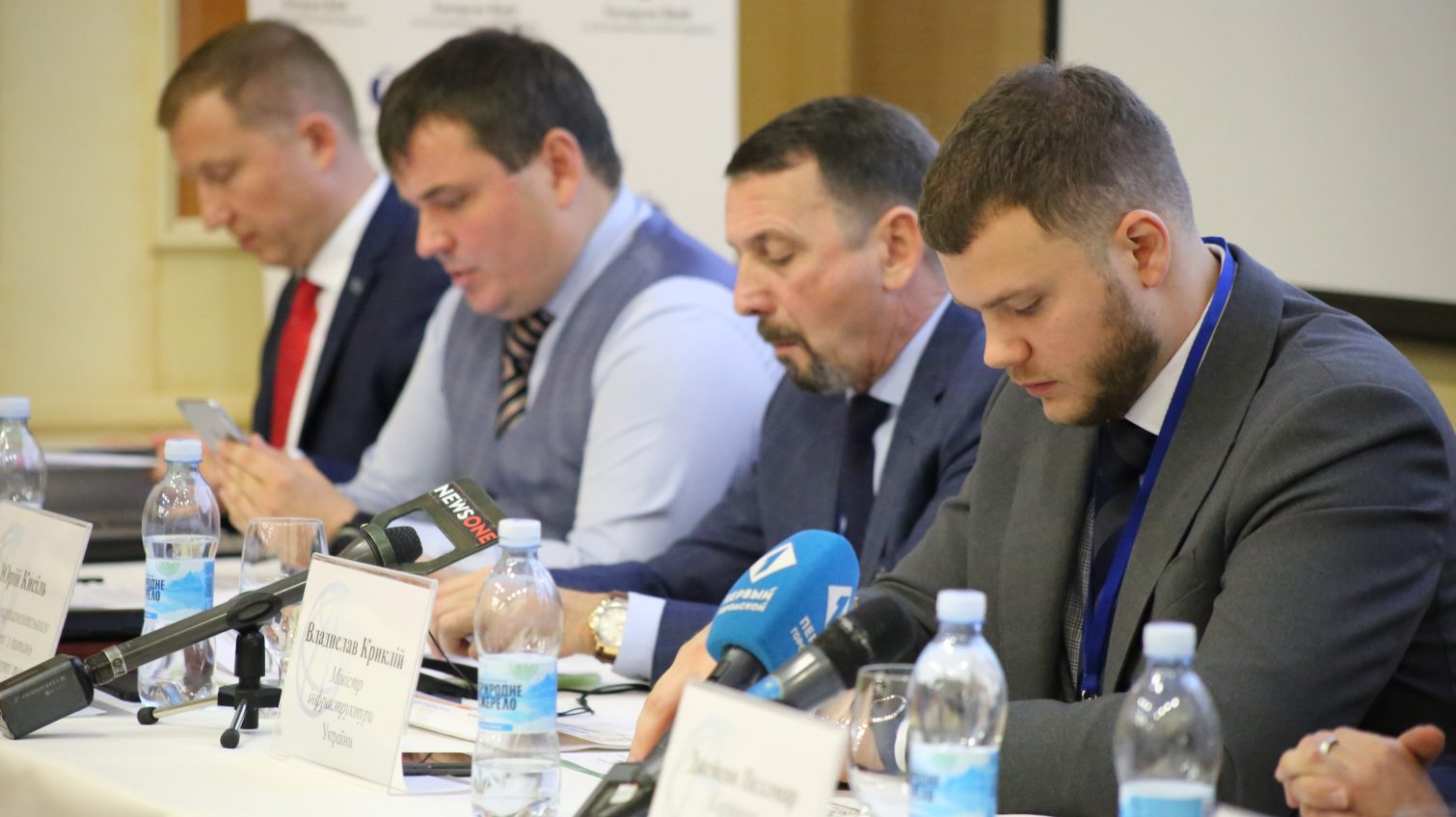 В Одессе министр инфраструктуры объяснял, как будет работать концессия портов Херсона и Ольвии «фото»