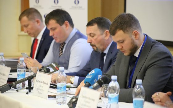 В Одессе министр инфраструктуры объяснял, как будет работать концессия портов Херсона и Ольвии «фото»