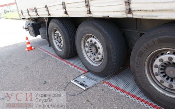 Водители фур с перегрузом объезжают весовой контроль через села Одесской области (видео) usionline.com Водители фур с перегрузом объезжают весовой контроль через села Одесской области (видео) «фото»